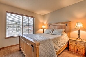 4 bedrooms, desk, iron/ironing board, travel cot