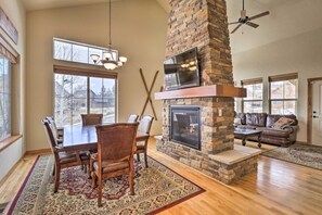 Smart TV, fireplace, DVD player, toys