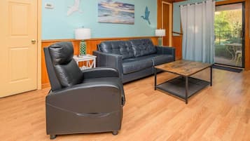 Smart-tv, een dvd-speler, boeken en een filmbibliotheek