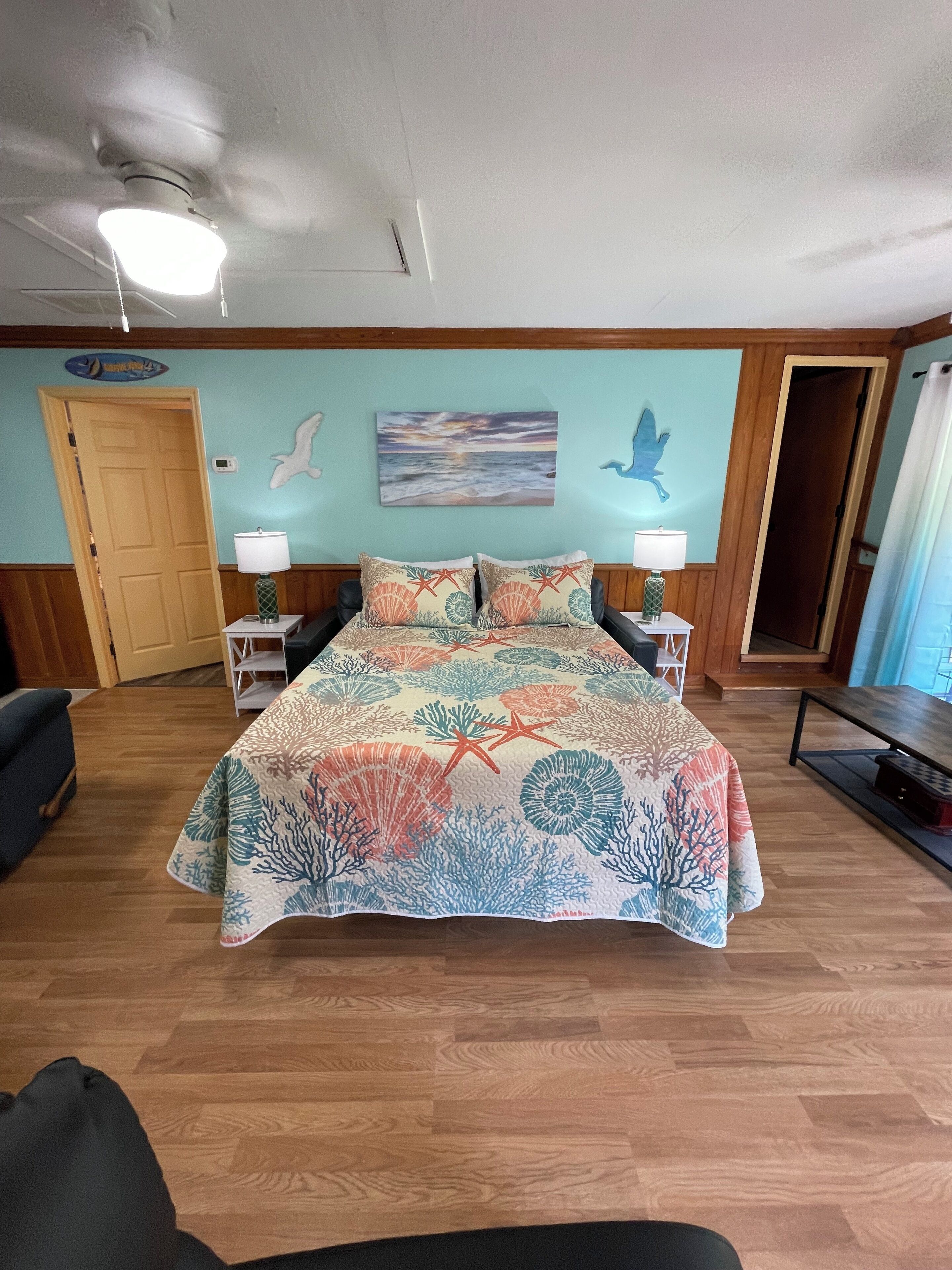 1 habitación, tabla de planchar con plancha, wifi gratis y ropa de cama 