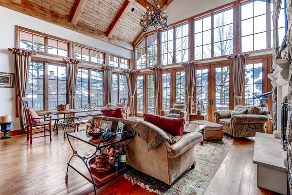 Open main living area with views to Vail Mountain Resorts