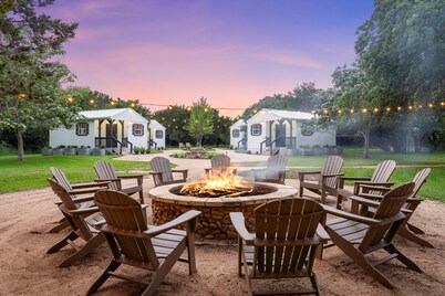 Secluded Country Retreat with Boutique Hotel Vibes plus Pool/Hot Tub sleeps 50+