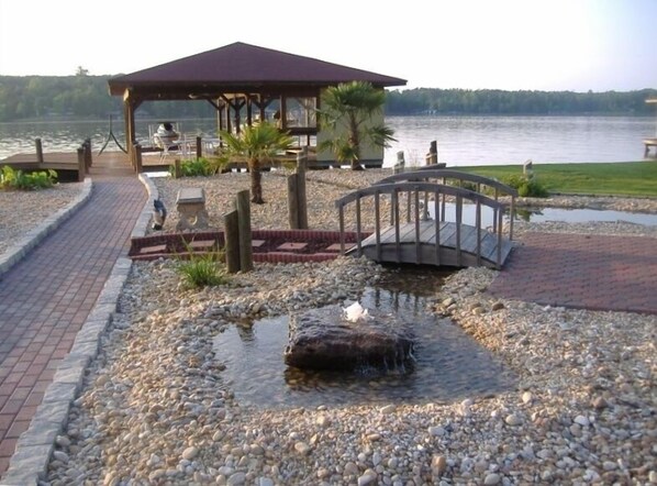 Property grounds - Newly Renovated Home On Beautiful Lake Sinclair - new DISCOUNTED rates!!!!! (Sparta)