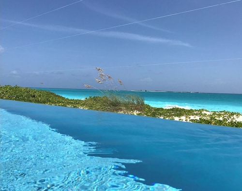 Saltwater Sunrise at Exuma Beach Georgetown Ocean Front Vacation in Paradise