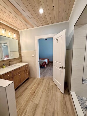 4 chambres, fer et planche à repasser, lit parapluie, Wi-Fi gratuit