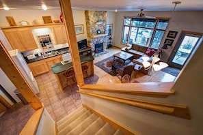 Televisión y chimenea