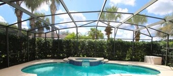 UPDATED Modern 5 Bed 4.5 Bath~ South Facing Pool & Spa~15 Min to Disney