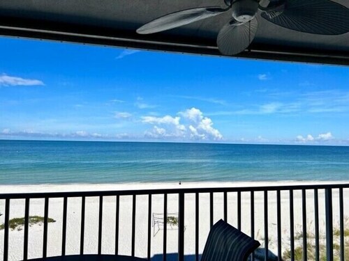 Fall special for newly renovated beachfront 2 bedroom, 2 bath beachfront condo