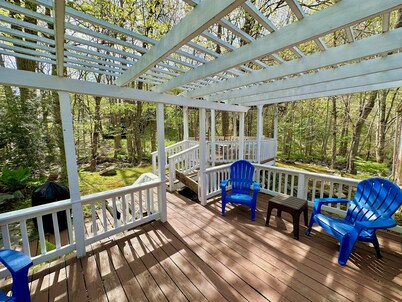 'Got Rocks' 1 acre en el río Watauga, Gazebo, patio plano, cerca de campos de golf