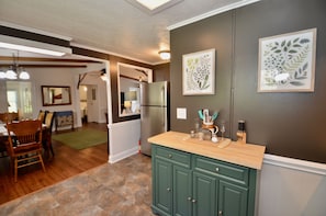 Interior - 'Got Rocks' 1 acre on Watauga River, Gazebo, Flat yard, Close to Golf Courses (Banner Elk)