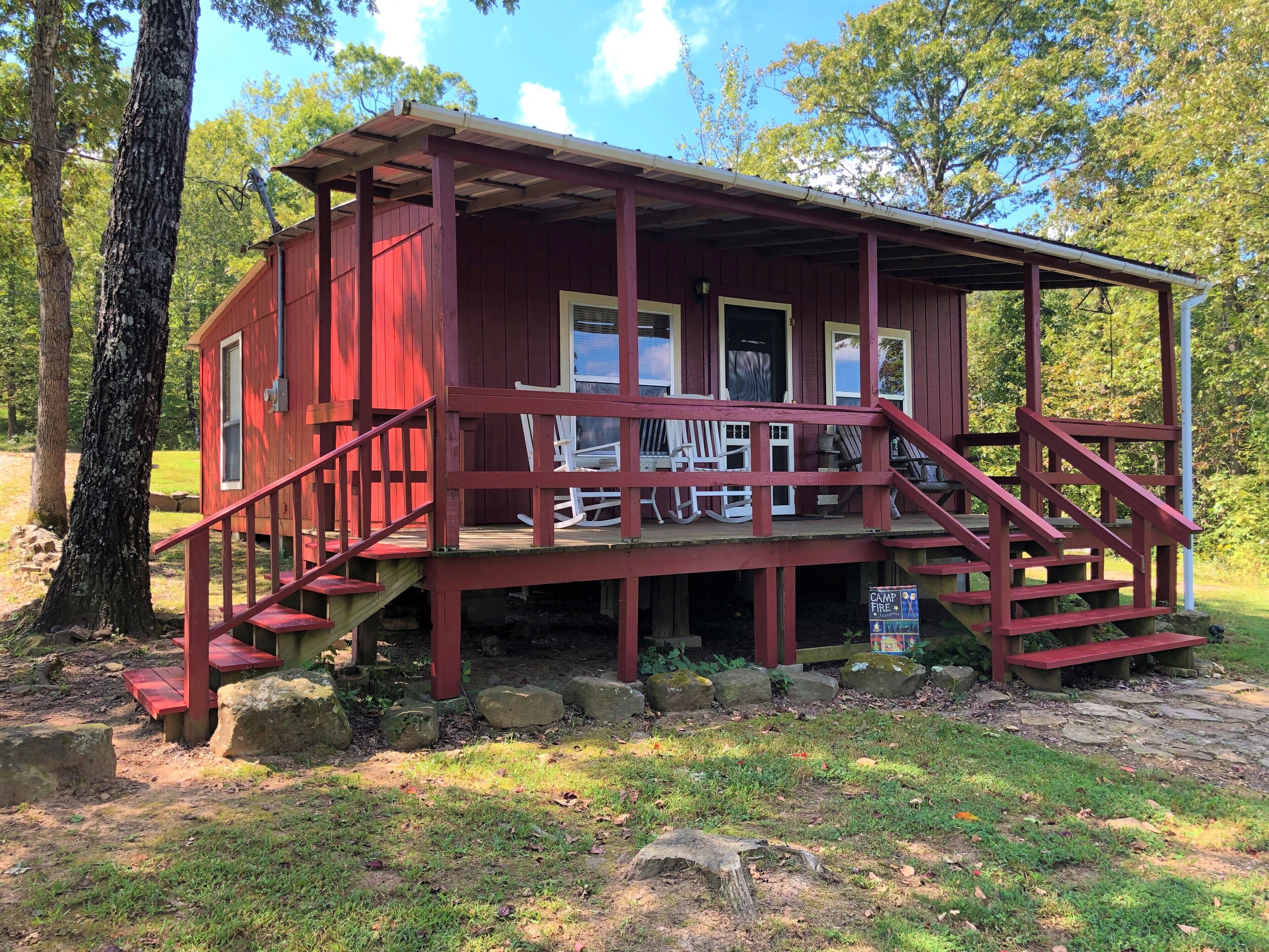 Ozark views! Secluded cabin in the woods & pet-friendly, with WIFI!