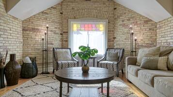 Smart TV, fireplace, books