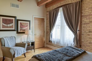 1 bedroom, desk, iron/ironing board, free WiFi - Historic Top Floor Condo at the Grand Traverse Commons (Traverse City)