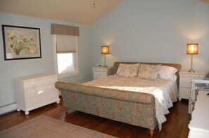 5 bedrooms, WiFi, bed sheets