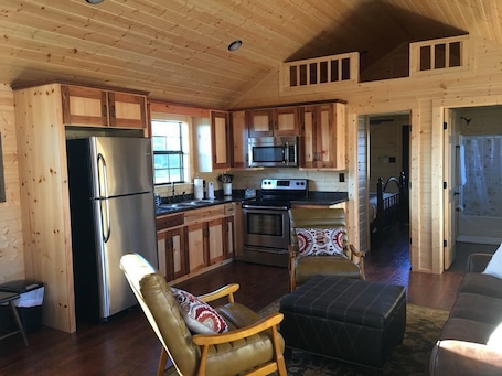 Interior. Crooked Creek Ranch Cabin 5