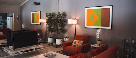 Smart-TV, Bücher, Computerbildschirme