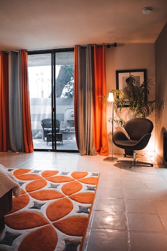 Modernistinen 1 Br, 2 Ba Condo Raquet Club-siirtokunnassa! Palm Springs City ID # 1814