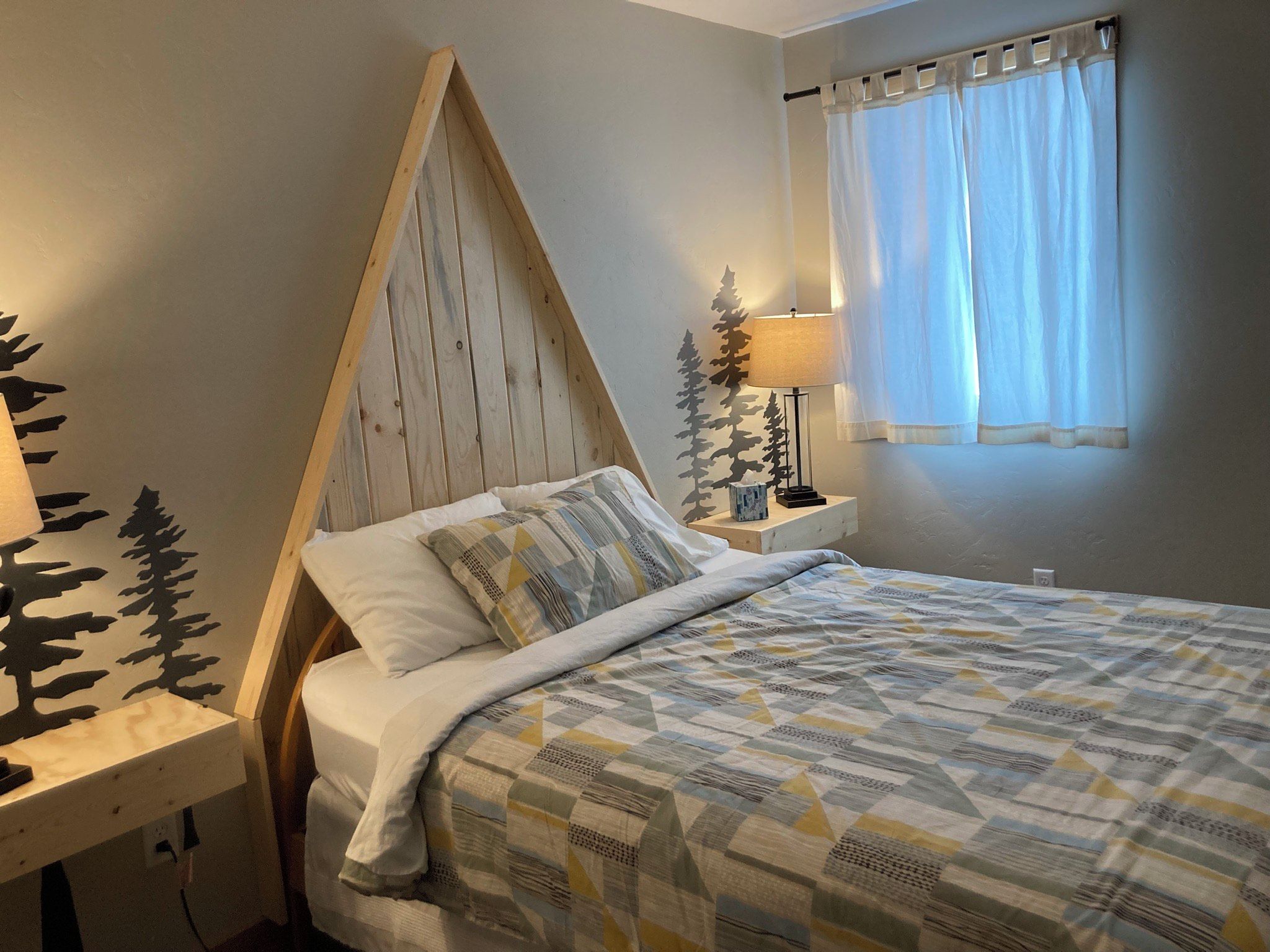 11 bedrooms, iron/ironing board, travel crib, WiFi (free)