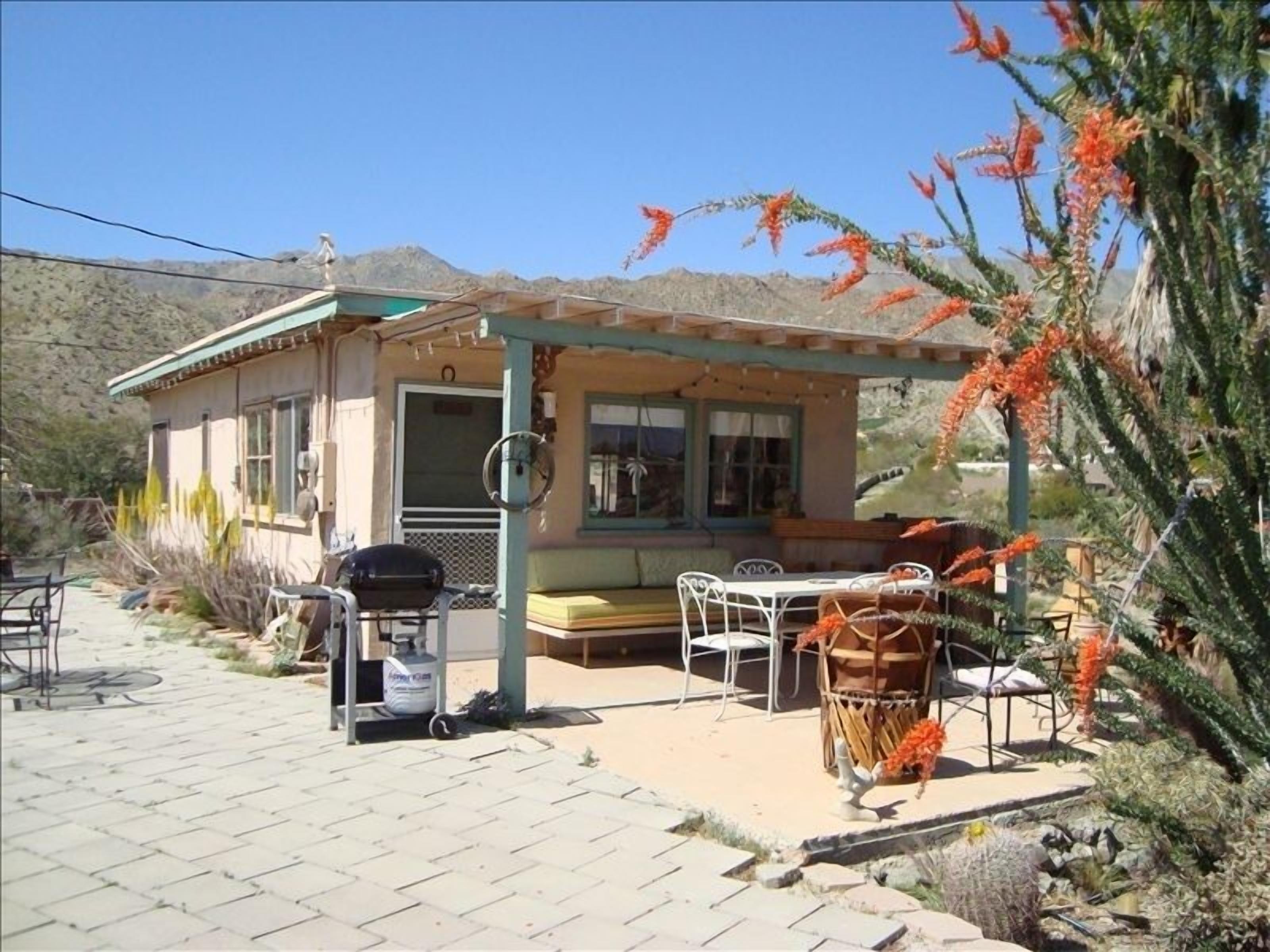 Palm Desert Homestead Cabin, Best Views in Valley