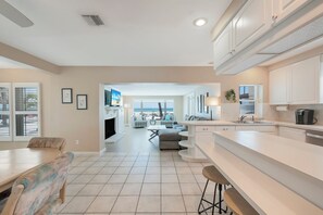 Dining - Beachfront 2 Bedroom Condo on Casey Key (Nokomis)
