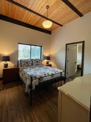 6 bedrooms, iron/ironing board, travel cot, free WiFi