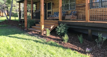 Cozy log home sleeps 14 in beds 5.5 baths near Glacier Park and Whitefish Resort