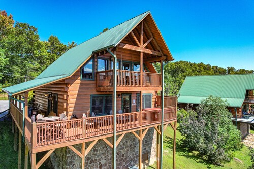 Luxury unelma Cabin!Henkeäsalpaavat näkymät * Perfect Location 5-10 min päässä kaikesta!