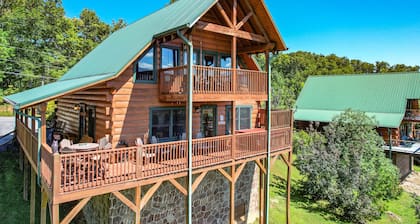 Luxury unelma Cabin!Henkeäsalpaavat näkymät * Perfect Location 5-10 min päässä kaikesta!