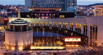 Lux Home Easy WALK to Broadway/Gulch/Music Row, Honky Tonks, Opry, CMA FEST!