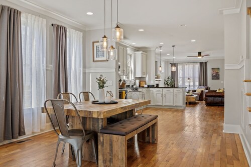Lux Home Easy WALK to Broadway/Gulch/Music Row, Honky Tonks, Music, Bridgestone!