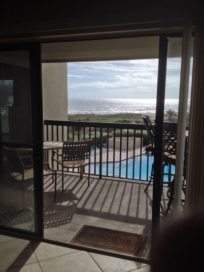 Great Oceanfront Condo with Pools, Clay Courts, WiFi, and more 