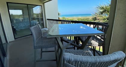 Great Oceanfront Condo with Pools, Clay Courts, WiFi, and more