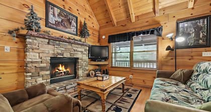 Mark10:27~2mile Pkwy-Dowtown Pigforge-Hotub-Jacz-Wifi-Gameroom.-NO EXTRA FEES