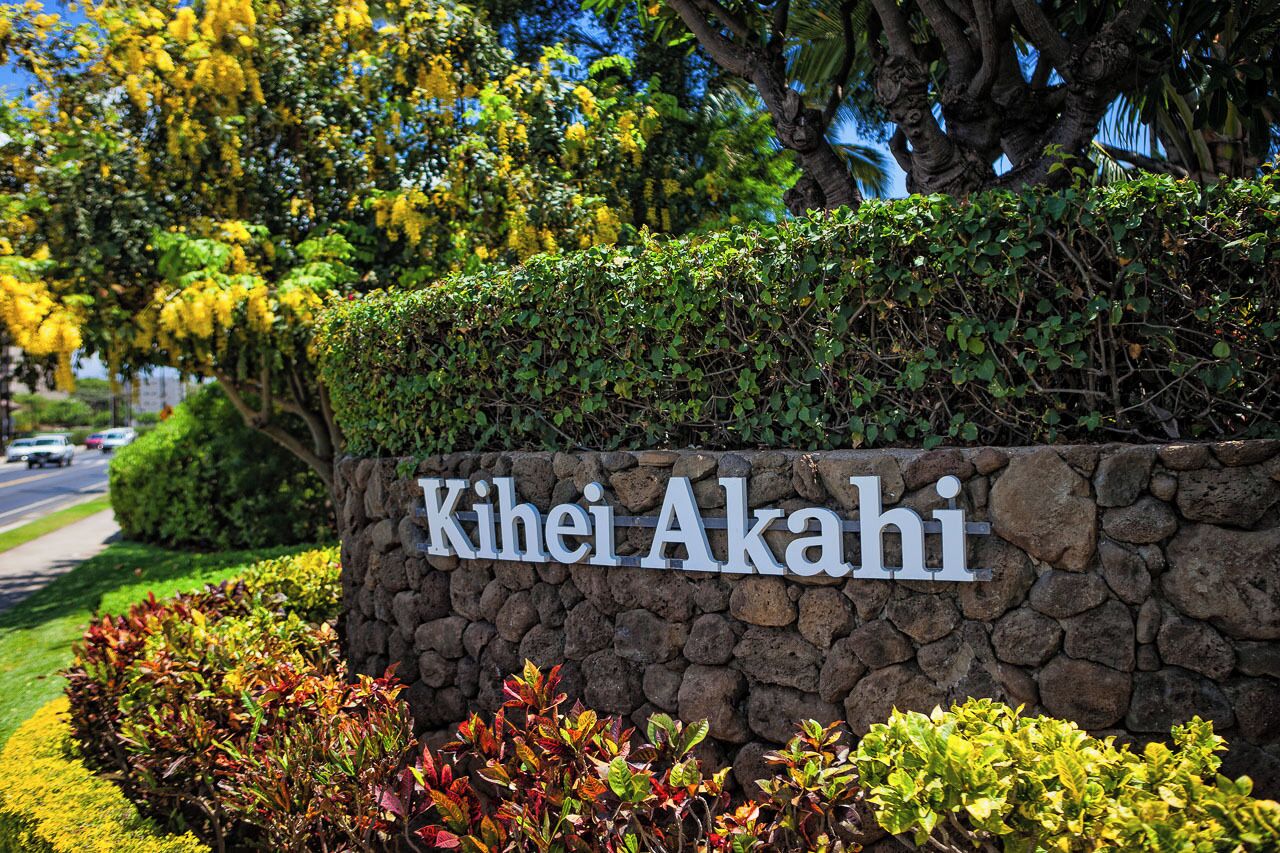 Great location in S. Kihei. Next to fine dining, shopping, bus lines, Excursions