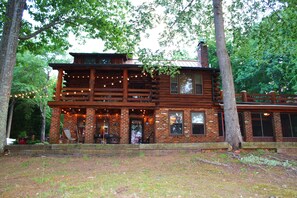 Exterior - Cozy, Lakefront Log Cabin (Bracey)