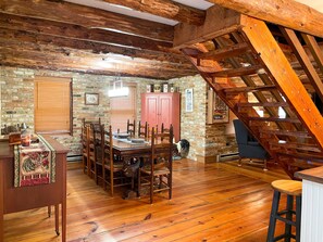 Dining - Cozy, Lakefront Log Cabin (Bracey)