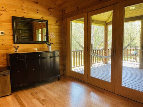 Perfect Summer / Fall Getaway with Amazing Fireplace for Gathering / Relaxation.