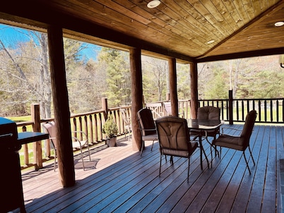 Perfect Summer / Fall Getaway with Amazing Fireplace for Gathering / Relaxation.