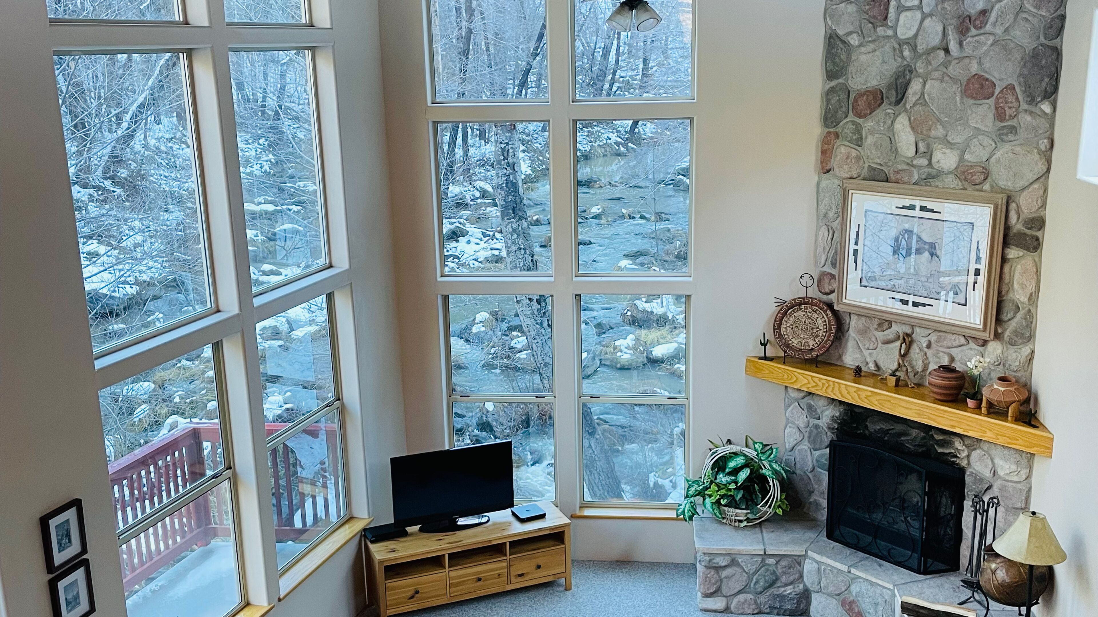 Private Deck ON THE CREEK Oak Creek 3 BR Home Canyon Views, Close to Sedona