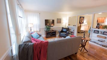 Smart TV, reproductor de DVD, libros, videoteca