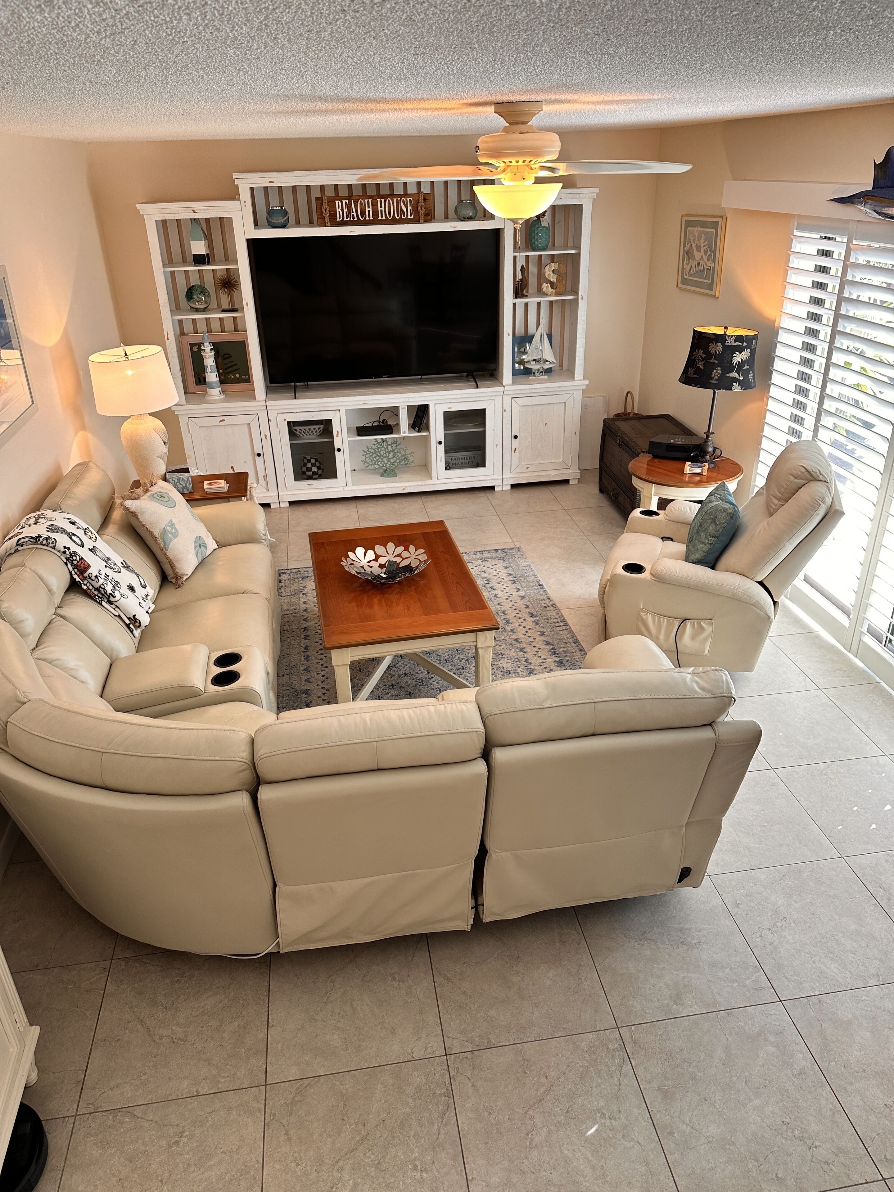 BEAUTIFUL TOWNHOUSE - GREAT LOCATION - SECLUDED - VACATION RENTAL