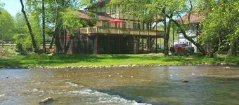 Luxury Chalet On The Chattahoochee River - Short Walk To Downtown Helen