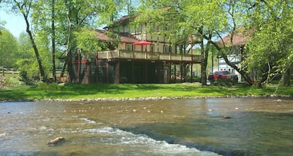 Luxury Chalet Chattahoochee River - lyhyt kävelymatka keskustaan Helen