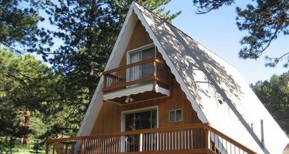 Unique A-Frame! Just 1.5 mi to Estes & RMNP entrance