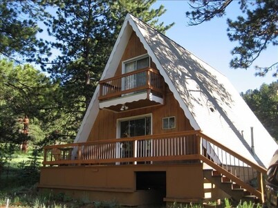 Unique A-Frame! Just 1.5 mi to Estes & RMNP entrance