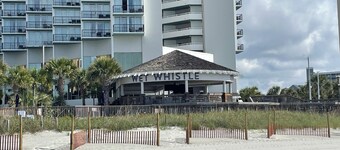 Closest St. James Park Villa to Beach and Pool. 3 Full-Bath Primary Suites