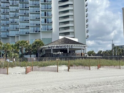 Closest St. James Park Villa to Beach and Pool. 3 Full-Bath Primary Suites