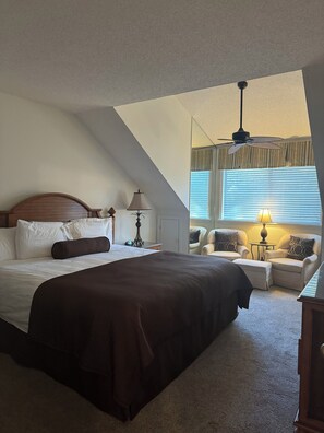 3 slaapkamers, een strijkplank/strijkijzer, reisbedje, gratis wifi