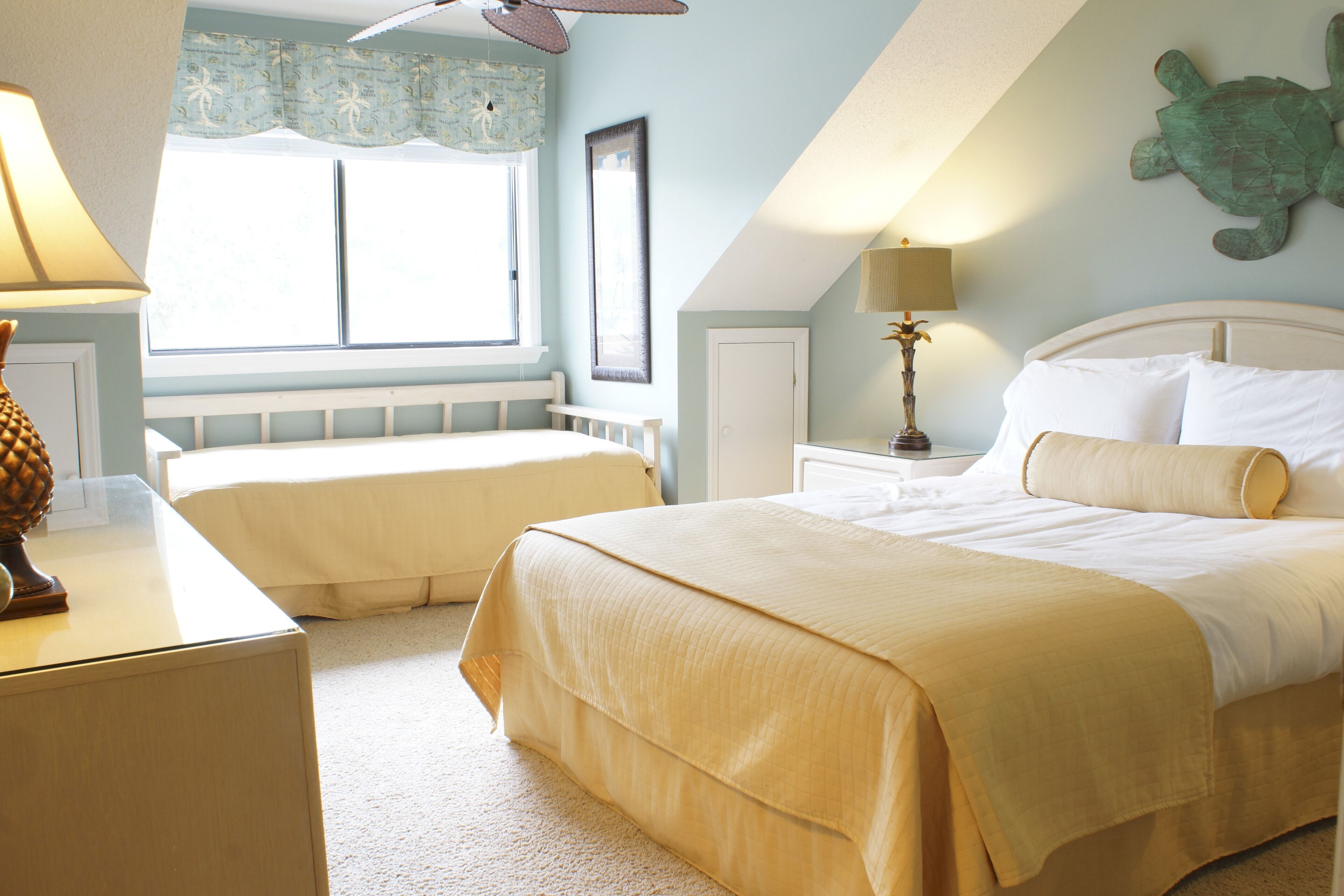 3 bedrooms, iron/ironing board, travel crib, free WiFi