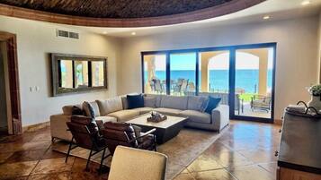 TV, fireplace, stereo